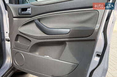 Позашляховик / Кросовер Ford Kuga 2011 в 