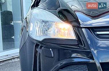 Позашляховик / Кросовер Ford Kuga 2016 в 