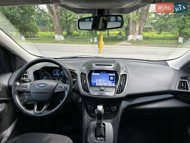 Позашляховик / Кросовер Ford Kuga 2019 в Чернівцях