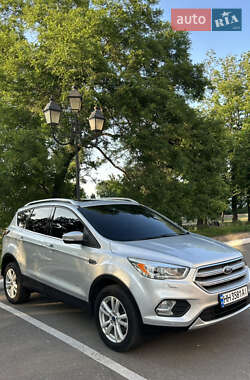 Внедорожник / Кроссовер Ford Kuga 2017 в 