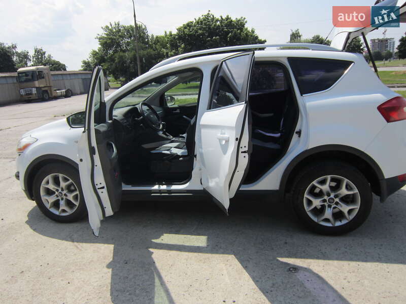 Позашляховик / Кросовер Ford Kuga 2011 в Цумані