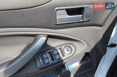 Внедорожник / Кроссовер Ford Kuga 2011 в 