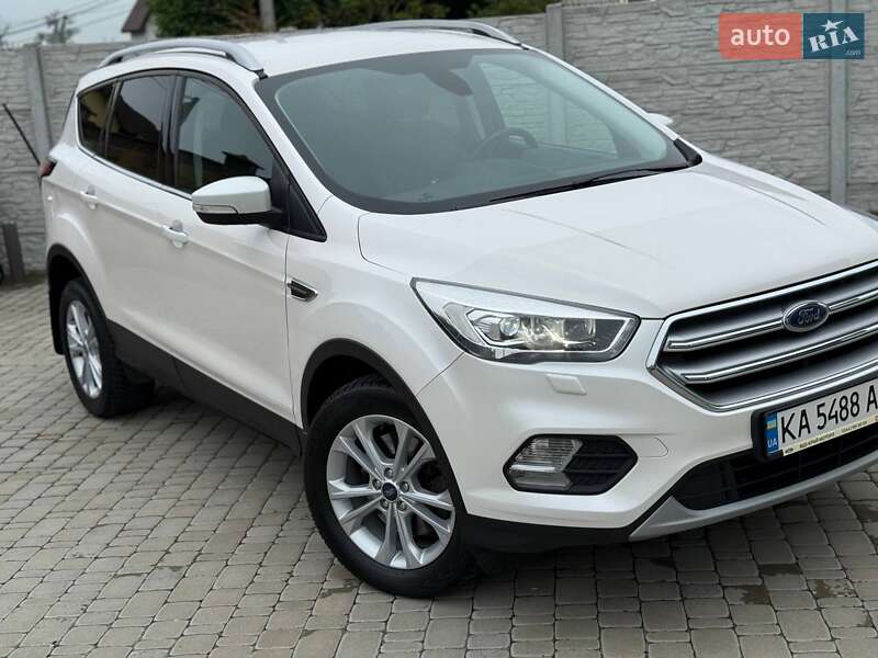 Внедорожник / Кроссовер Ford Kuga 2019 в 