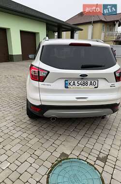 Внедорожник / Кроссовер Ford Kuga 2019 в 