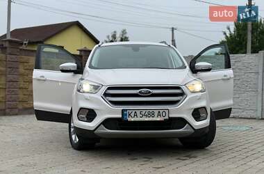 Внедорожник / Кроссовер Ford Kuga 2019 в 