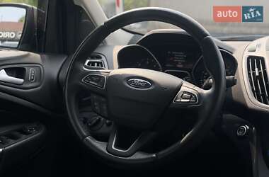 Внедорожник / Кроссовер Ford Kuga 2019 в 