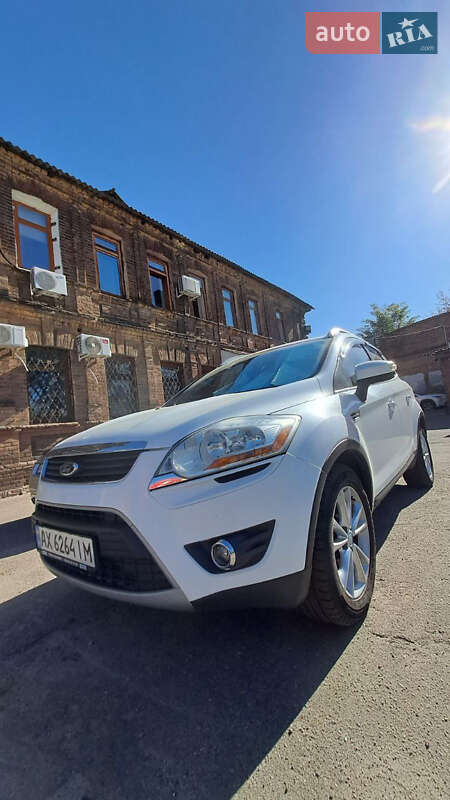 Внедорожник / Кроссовер Ford Kuga 2012 в 