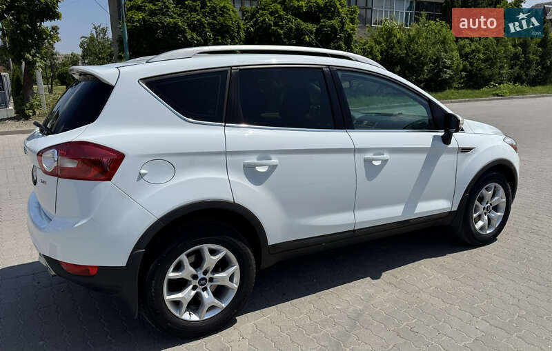 Внедорожник / Кроссовер Ford Kuga 2010 в Надворной