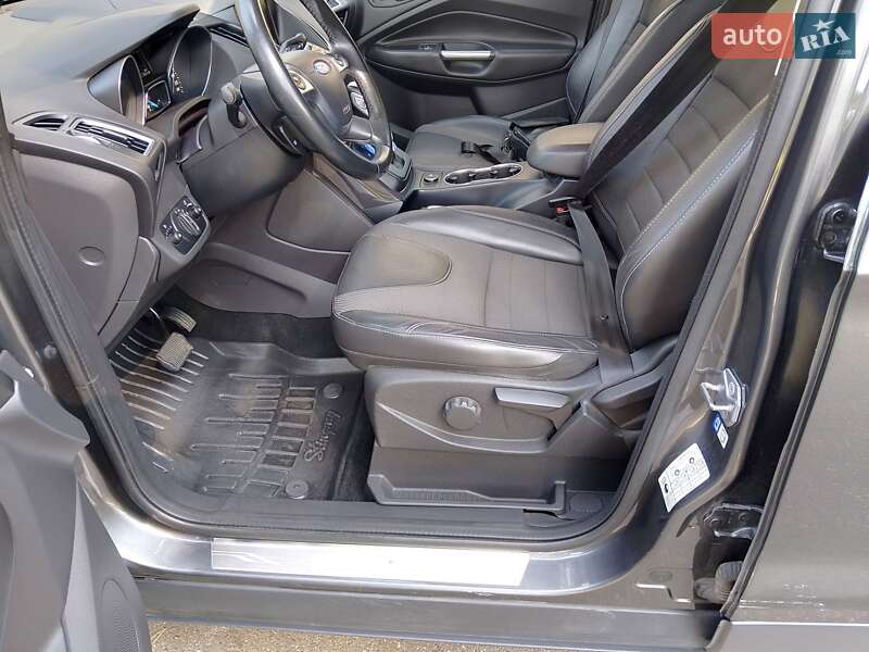Внедорожник / Кроссовер Ford Kuga 2016 в Каменке
