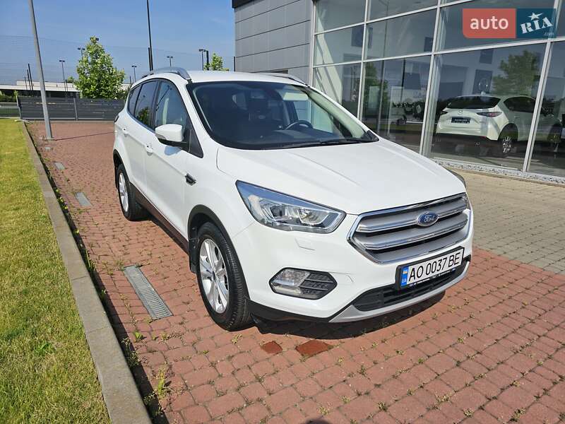 Внедорожник / Кроссовер Ford Kuga 2019 в 