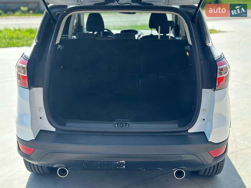 Внедорожник / Кроссовер Ford Kuga 2017 в Киеве