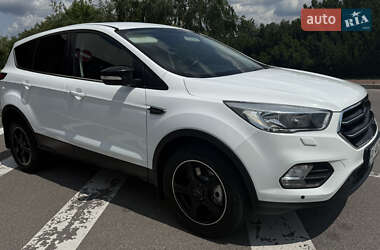 Внедорожник / Кроссовер Ford Kuga 2017 в 