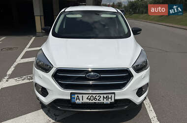 Внедорожник / Кроссовер Ford Kuga 2017 в 