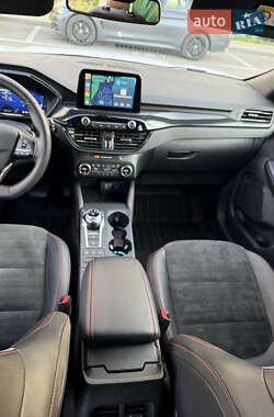 Позашляховик / Кросовер Ford Kuga 2021 в 