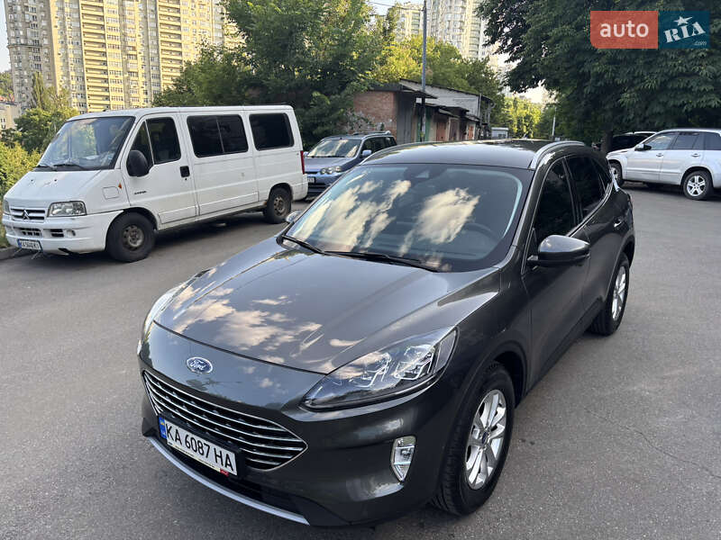 Позашляховик / Кросовер Ford Kuga 2021 в Києві