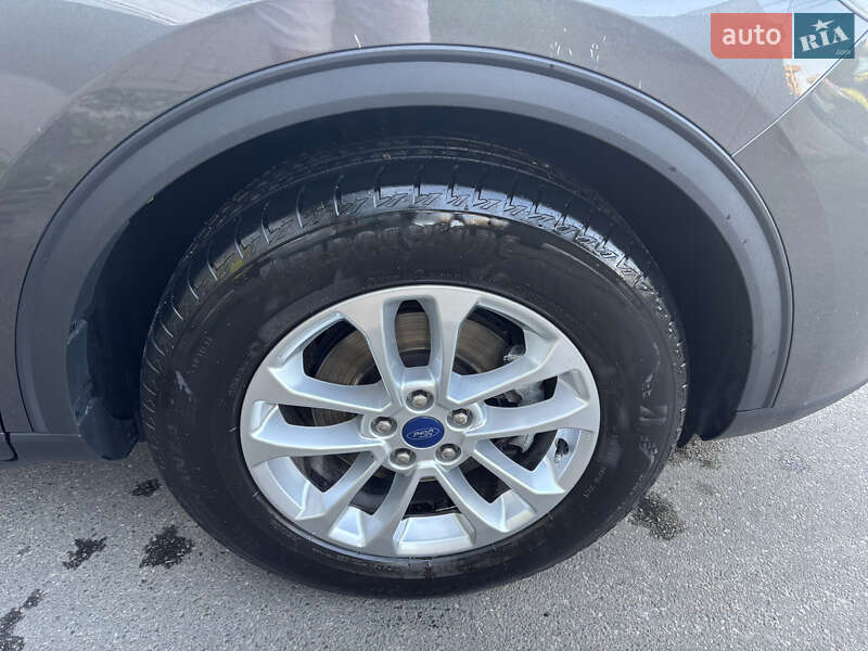 Позашляховик / Кросовер Ford Kuga 2021 в Києві