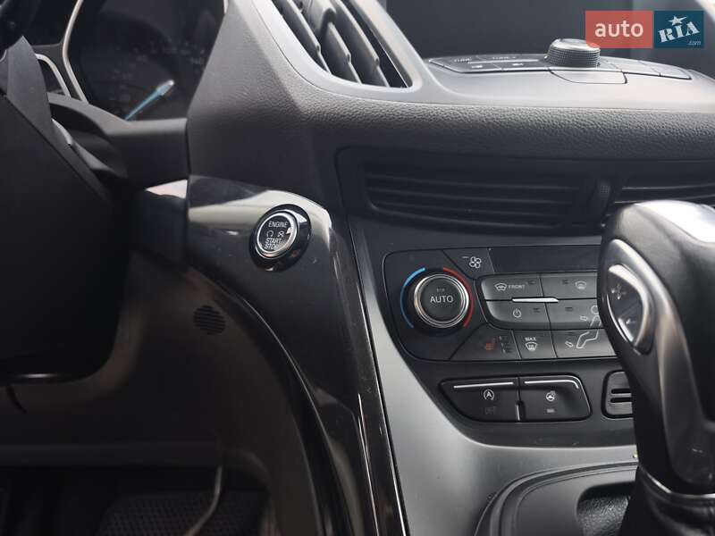 Внедорожник / Кроссовер Ford Kuga 2019 в Южноукраинске