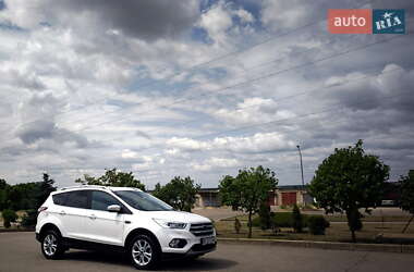 Внедорожник / Кроссовер Ford Kuga 2019 в 