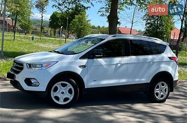 Внедорожник / Кроссовер Ford Kuga 2017 в Мукачево