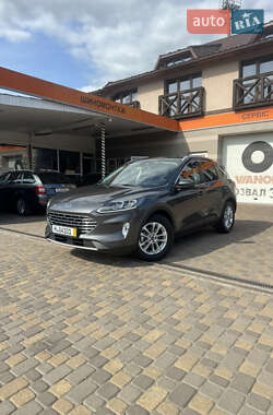 Внедорожник / Кроссовер Ford Kuga 2020 в Сваляве