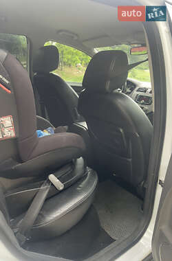 Внедорожник / Кроссовер Ford Kuga 2012 в 