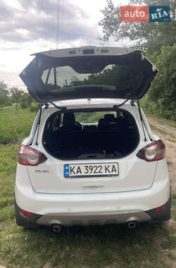 Внедорожник / Кроссовер Ford Kuga 2012 в 