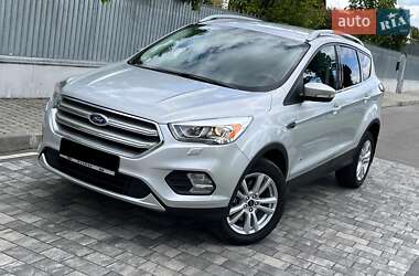 Внедорожник / Кроссовер Ford Kuga 2016 в 