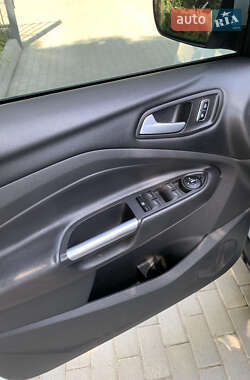 Внедорожник / Кроссовер Ford Kuga 2013 в 