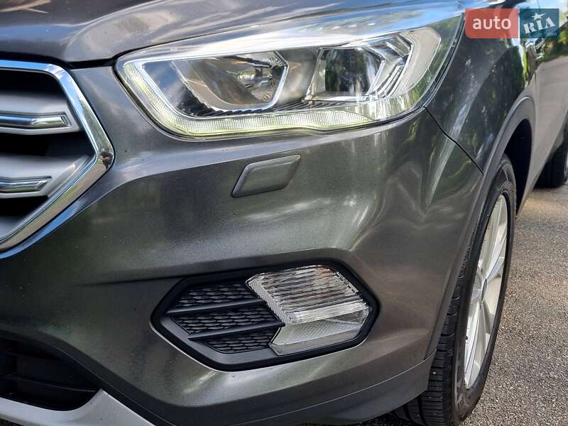 Позашляховик / Кросовер Ford Kuga 2019 в Києві