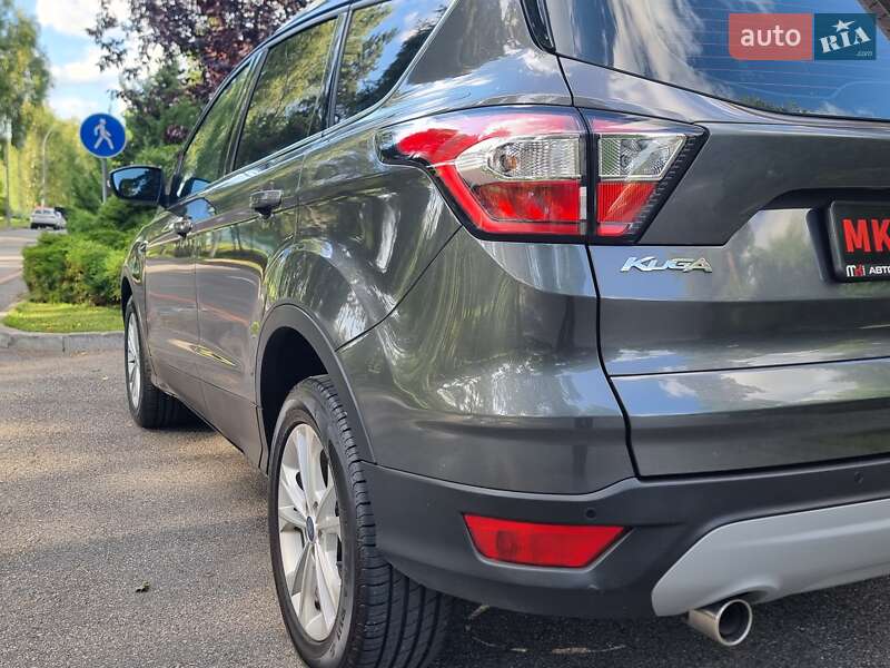Позашляховик / Кросовер Ford Kuga 2019 в Києві