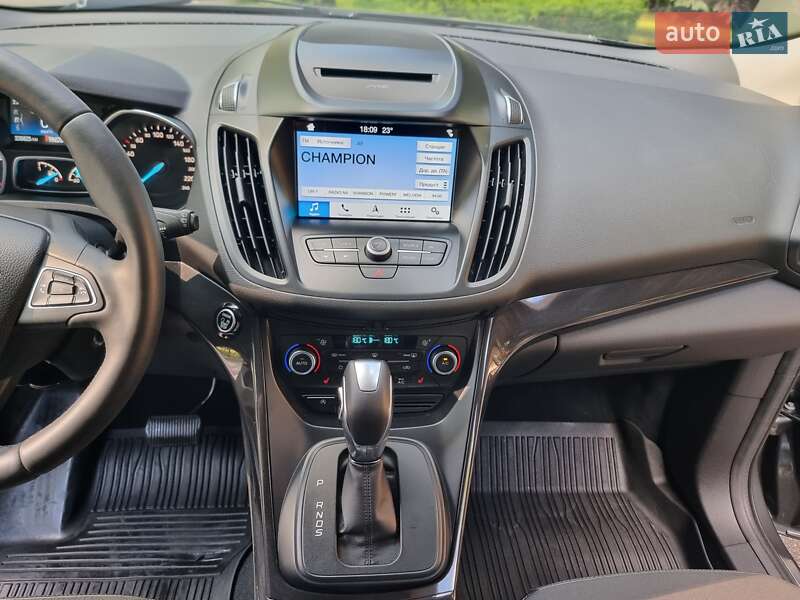 Позашляховик / Кросовер Ford Kuga 2019 в Києві