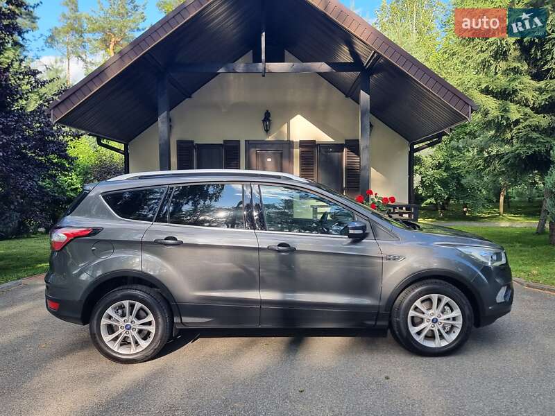 Позашляховик / Кросовер Ford Kuga 2019 в Києві