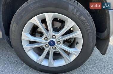 Внедорожник / Кроссовер Ford Kuga 2019 в 