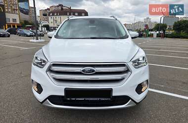 Внедорожник / Кроссовер Ford Kuga 2019 в 