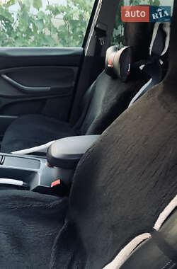 Внедорожник / Кроссовер Ford Kuga 2009 в 