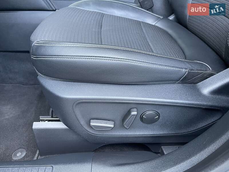 Позашляховик / Кросовер Ford Kuga 2021 в Києві