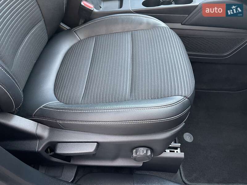 Позашляховик / Кросовер Ford Kuga 2021 в Києві