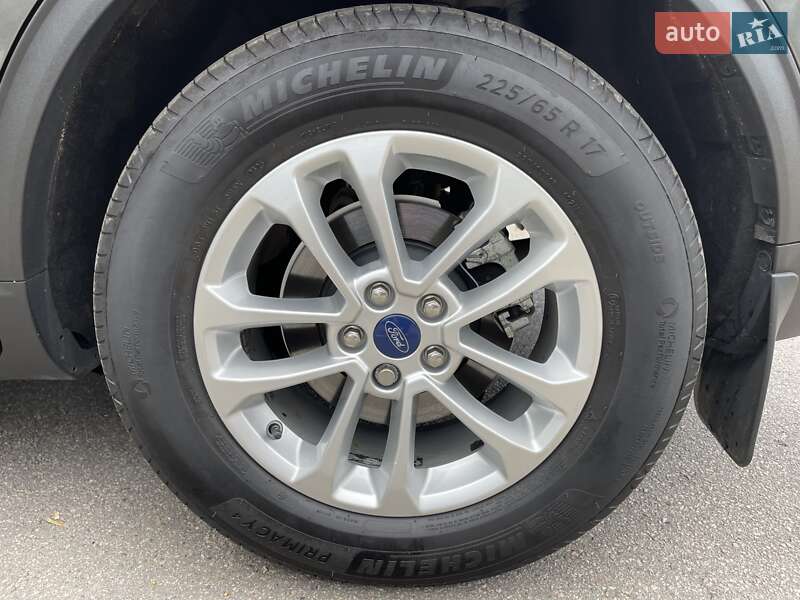 Позашляховик / Кросовер Ford Kuga 2021 в Києві