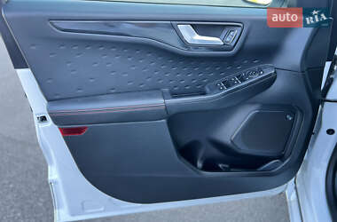 Внедорожник / Кроссовер Ford Kuga 2020 в 
