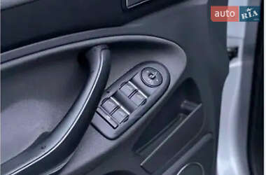 Позашляховик / Кросовер Ford Kuga 2011 в 