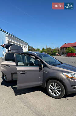 Внедорожник / Кроссовер Ford Kuga 2012 в 