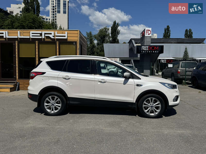 Внедорожник / Кроссовер Ford Kuga 2019 в Киеве