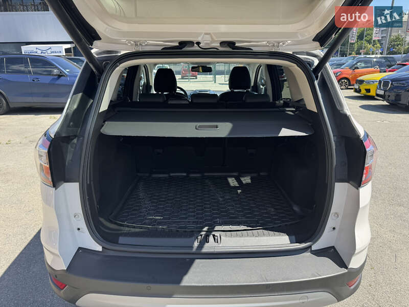 Внедорожник / Кроссовер Ford Kuga 2019 в Киеве