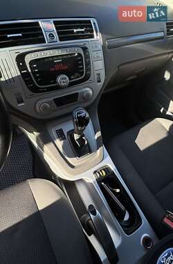 Внедорожник / Кроссовер Ford Kuga 2012 в 