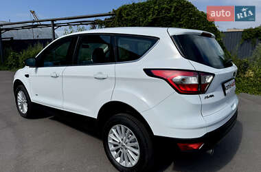 Внедорожник / Кроссовер Ford Kuga 2017 в 