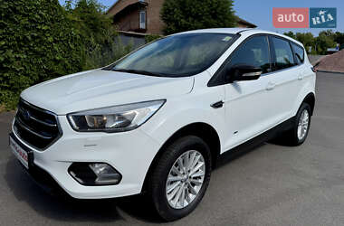 Внедорожник / Кроссовер Ford Kuga 2017 в 