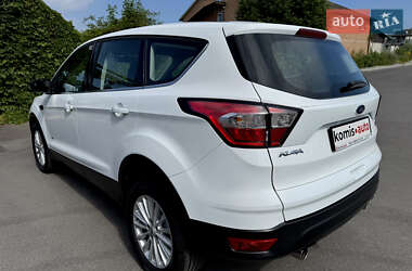 Внедорожник / Кроссовер Ford Kuga 2017 в 