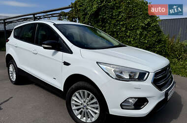 Внедорожник / Кроссовер Ford Kuga 2017 в 