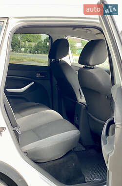 Внедорожник / Кроссовер Ford Kuga 2012 в 