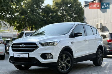 Внедорожник / Кроссовер Ford Kuga 2017 в 